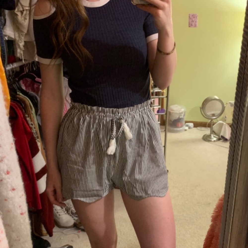 Striped shorts with bow (paper bag shorts)
